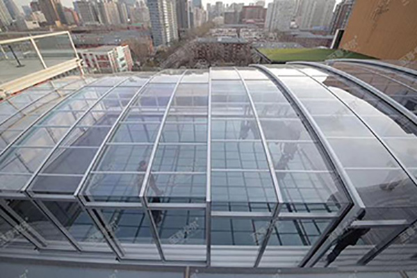 你还在搭建玻璃阳光房吗？聚碳酸酯板移